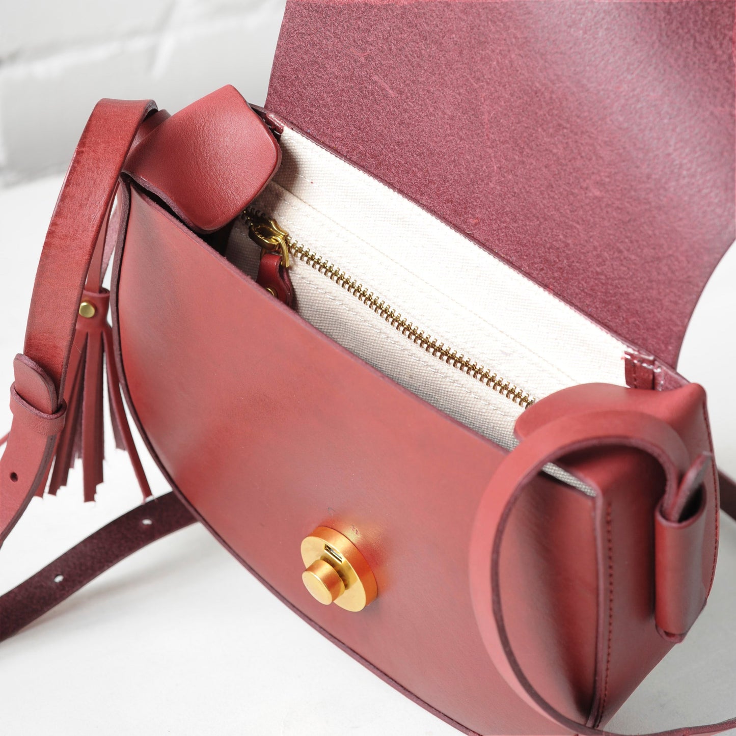 Vive 2.0 Saddle Crossbody Bag