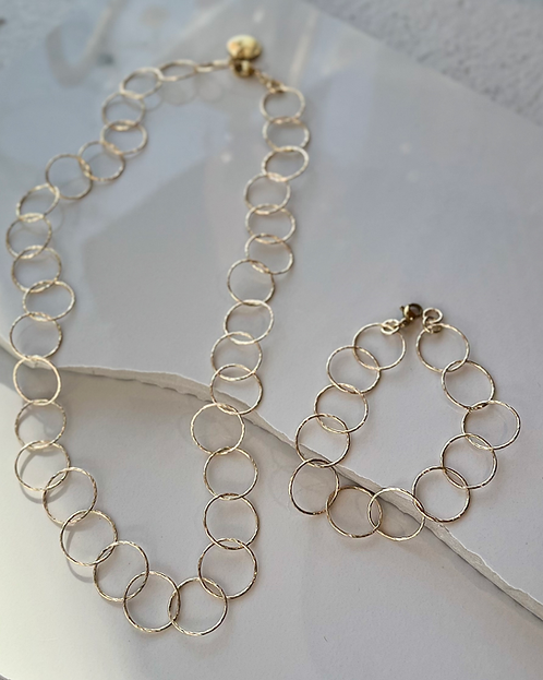 Delicate Loop Bracelet