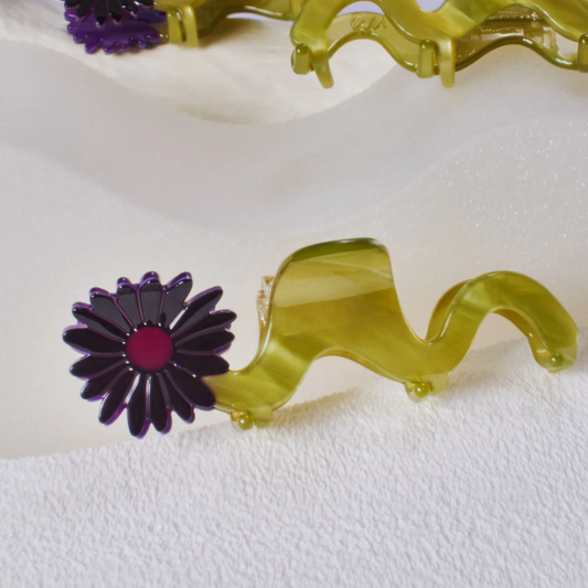 Wavy Daisy Hair Claw